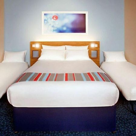 Travelodge Leatherhead Exterior foto